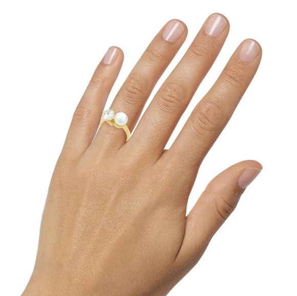 Zirconia & Faux Pearl‎ ring, Size 5 - Picture 2 of 4